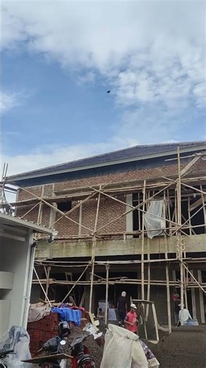 day thirty two in shorts, bulidng 06,mar part1