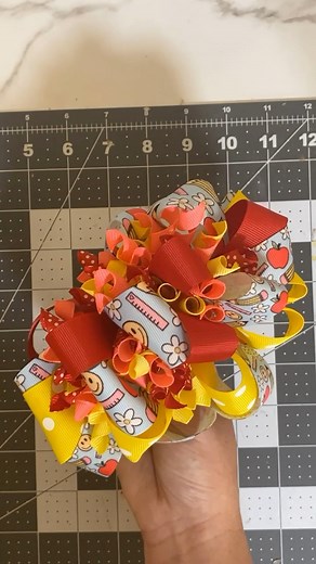 2.3K views · 74 reactions | Part (3 of 3) Back to School Loopy bow (with a little "umph")  #backtoschoolbows #ribbon #usdr #loopybowdiy #hairbows #bowdiy #hairbowtutorial #bowmaker #schoolbows #boutiquebows #mommycraftsalot | Mommy Crafts A lot | Facebook