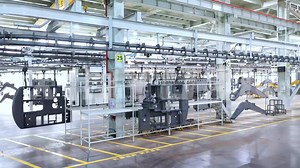 Amazing! How Robots Paint Excavators - Xinyuan Smart Factory Watch the future of manufacturing! In this video, we take you on an exclusive tour inside Xinyuan's intelligent paint shop, where robots work with incredible precision and speed. This is not just a factory; it's a testament to the power of "China's Smart Manufacturing." See how a bare excavator frame is transformed into a perfectly painted machine in record time. In this episode, you will discover: 🤖 The army of industrial robots that