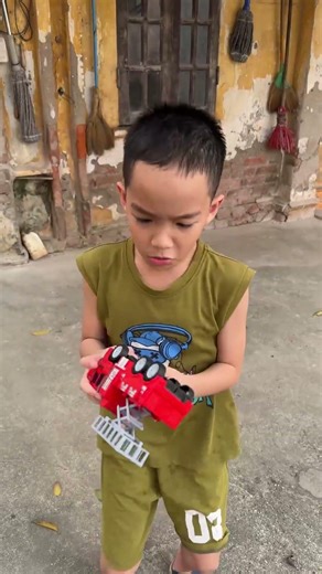 Em Gái Còn Bé Nó Biết Gì Đâu