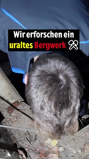ZUGANG zum BERGWERK ⚒️ entdeckt! Wir haben eine unglaubliche Entdeckung gemacht! In einem Wald stießen wir auf einen geheimen Zugang zu einem seit vielen Jahrzehnten stillgelegten Bergwerk. Alles war dunkel, eng und matschig - ein Nervenkitzel pur! Das Bergwerk wurde schon seit den 1960er Jahren stillgelegt und unter der Erde ist die Zeit stehengeblieben. Wir fühlten uns wie in einer anderen Welt, als wir uns tiefer in das Bergwerk wagten. Alles war verlassen und verwittert, aber die Erinnerunge