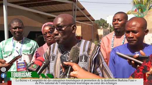 Le thème du panel « Compétitivité des entreprises et promotion de la destination du Burkina Faso » de la 7e édition du Prix national de l'entrepreneur touristique est animé par M. Abdoulaye Sankara. | Agence d'Information du Burkina (AIB)