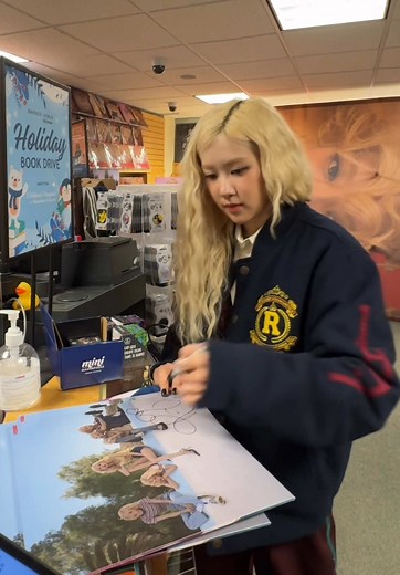 Rosie's Exclusive Album Unveiling at Barnes & Noble