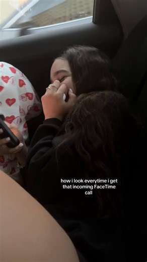 How I Look When I Get an Incoming FaceTime Call