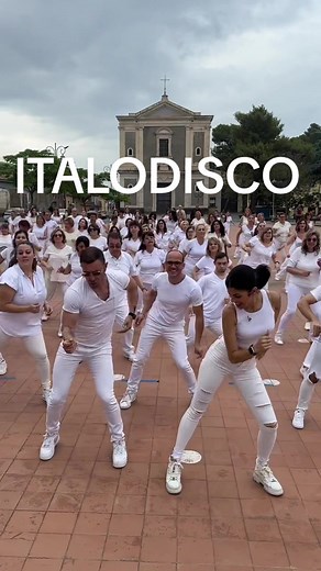 Italian Disco Dance Trends on Social Media