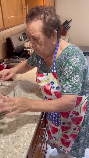 434K views · 8K reactions | Nonna showing how to make chicken cutlets  (nonnapia/IG) | GrowingUpItalian | Facebook