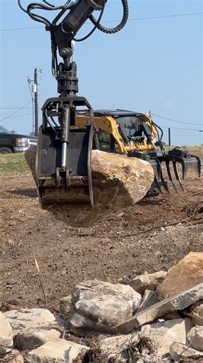 🚜💨Debris removal continues in regions where flood damage occurred. #TeamTexas is engaged in supporting response and recovery efforts across affected areas— working hard to clear debris and help restore Texas communities. #TexasStrong | Texas Division of Emergency Management