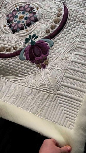 I took soooo many pics of this quilt I couldn't get them all into 1 post, so I decided on a video so you can take in all the loveliness you can in 60 seconds