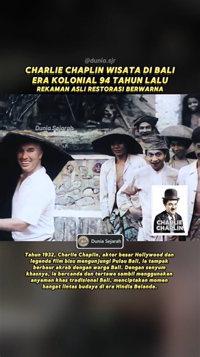 Pada tahun 1932, aktor Hollywood dan legenda film bisu dunia, Charlie Chaplin, melakukan perjalanan ke berbagai wilayah Asia dalam tur dunianya. Salah satu momen menarik terjadi saat ia mengunjungi Bali, yang saat itu masih berada di bawah pemerintahan Hindia Belanda. Dalam rekaman ini, Chaplin terlihat santai mengenakan pakaian putih sederhana sambil berinteraksi langsung dengan warga lokal. Suasana tampak cair dan penuh tawa. Chaplin berdiri di tengah masyarakat Bali, mencoba mengenakan anyama