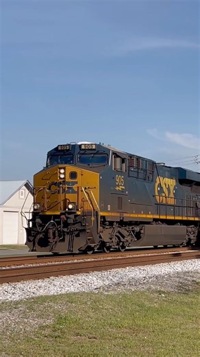 B795 In Folkston with 905 In the lead