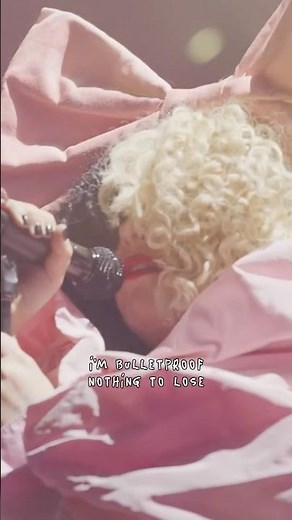 Sia joined ‪@davidguetta‬ on stage for a special performance of "Titanium" at Ultra 🛠️ - Team Sia