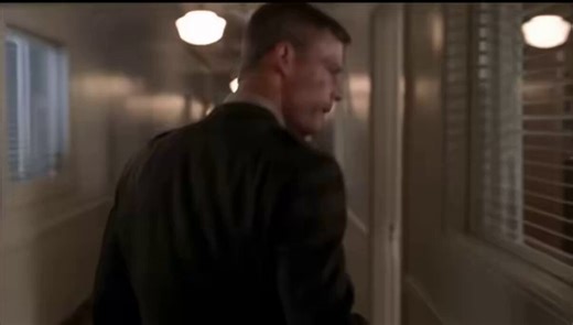 Steven Spielberg’s *Close Encounters of the Third Kind*The moment a crashed UFO—which the government had been covering up—is revealed.During the Vietnam War, a U.S. soldier photographed a real crashed UFO and leaked the footage.