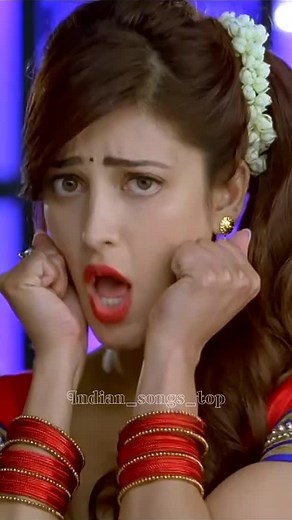 Yevadu Film Scene: Pimple Dimple Song Highlights