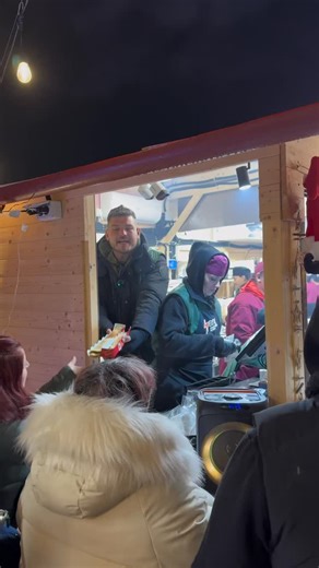 Razvan Botezatu on Instagram: "Ete ciuciuuu 🤣 Nu ma… Aveti rabdare cu noi, nu mai parcati in portile vecinilor, nu mai aruncati gunoaiele pe strada si in land la voia intamplari, suntem o echipa care muncim zi de zi de dimineata pana tarziu in noapte sa va oferim momente unice si de neuitat ❤️ Ajutati Revenealand sa ramana unic, curat si un loc de poveste ❤️ #daticureveneala"