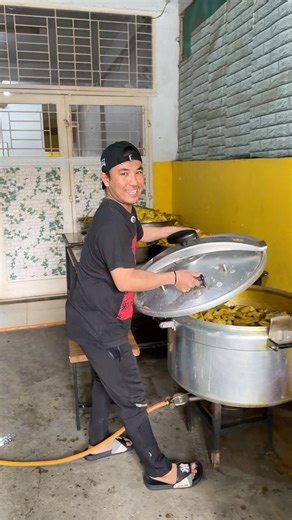 1 Hari laku 300 ekor ayam