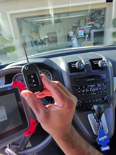 “How I Programmed a Honda CR-V Key Like a Pro Using the Xtool D7 🧠”