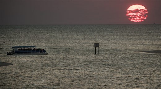 Explore SWFL: Book a floating tiki bar cruise in Fort Myers Beach