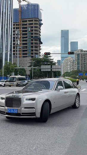 Thảm bay Rolls Royce Phantom VIII: Sự Sang Trọng Đỉnh Cao