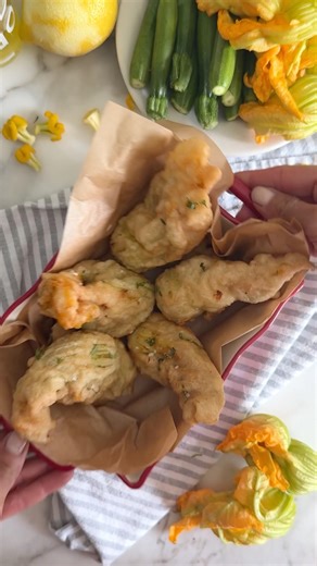 Italian stuffed zucchini blossoms #italianrecipe #fioridizucca