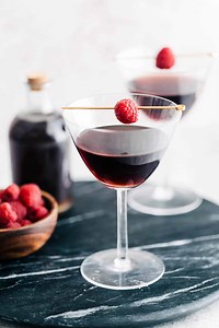 Peanut Butter and Jelly Cocktail (Skrewball Peanut Butter Whiskey Drink)￼