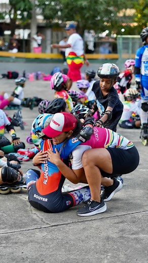 1.5K views · 34 reactions | Hoy en el Día Mundial del Patinador, celebramos la comunidad que se mueve al ritmo de la adrenalina y la libertad sobre ruedas. Es un día para reconocer deporte y la destreza de quienes hacen del patinaje una forma de expresión, una manera de explorar el mundo y conectar con otras personas. 殺 ¡Feliz día a todos y todas las patinadoras!  #DíaMundialDelPatinador #Patinaje #LibertadSobreRuedas | IDER | Facebook