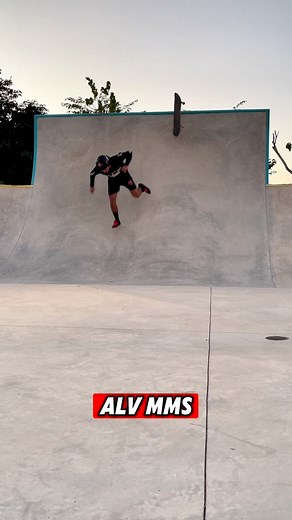 🛹👁️Tutorial de Backside slide opposite 🔥 un trick para complementar tu transición 😎 Instruido por: @hazakymt ahora búscalo SUPERPROF en el link para que te de clases @dietryingcompany @superprof.latam . . . #skate #skateboard #skatelife #madero34skateshop #skateordie #foryou #skatetales #tutorialskate #earlygrab | Madero 3/4 Skate Shop