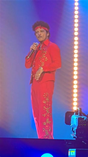 Bruno Mars dancing 24k Magic, at The Romantic Tour in Arizona #brunomars #concerts #phoenix