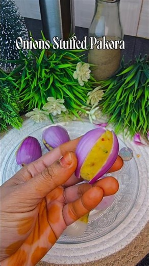 Stuffed Onions Pakora #ytshorts #teatimesnacks #crunchysnacks #food #shortfeed #cooking