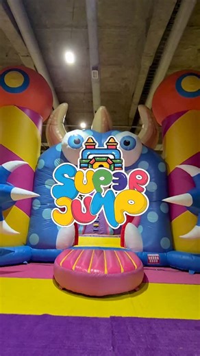 ✈️🌈✨El parque inflable más impresionante del verano en CABA!!!. Con nuevos desafíos y bajo techo 😱👏 Llega @superjumpok un mega circuito pensado para peques desde los 3 años hasta adultos de 70 que se animen a recorrerlo 💪😍 🛝 Toboganes gigantes 🧗‍♂️ Palestra 🌀 Laberintos ⬆️ Saltos de altura 🚧 Muchísimos obstáculos inflables Ideal para ir con amigos o en familia 👨‍👩‍👧‍👦💛 👶 Menores de 3, 4 y 5 años entran con un adulto (ambos abonan y pueden jugar ✈️) ❄️ Espacio climatizado 🍔 Con ga