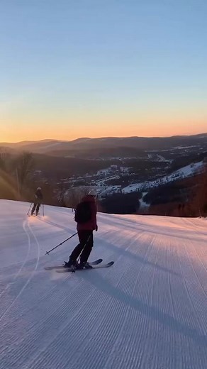 Skiing season in Quebec! Check out the views from Stoneham Mountain Resort! This ski resort has a peak elevation of 593 metres above sea level and a vertical drop of 345 metres. There are 41 trails covering 333 hectares over four mountains. 🎥: @laupine_ via @fredebrunet #quebecski #winterfun #bonjourquebec #tourismequebec #quebec #quebecmoments #Canada #Travel #LuxuryTravel #wanderlust #travelphoto #explore #explorepage #traveladdict #lifewelltravelled #journey #globetrotter #beautifuldestinati