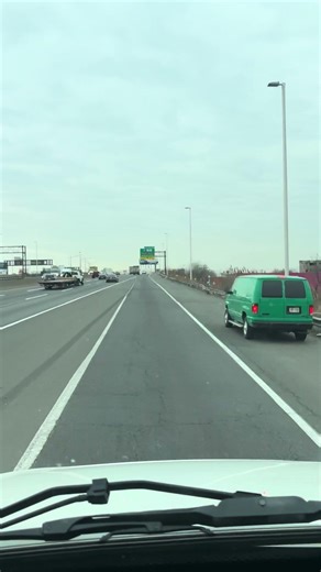 Safely taking loops in a tractor trailer🫡