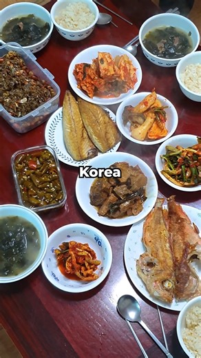 In Korea, breakfast may consist of several banchan (side dishes), soup, a meat dish and rice. 🍚 . A traditional Korean breakfast is like any other meal during the day. #koreanbreakfast #koreatravel #koreanfood | gogohanguk.com - Live and Study in Korea