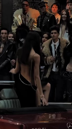 Runway|Fashion|Models on Instagram: "One of the most iconic runway moments of 2025 #runway #models"