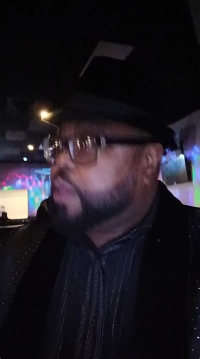 Kool KT in the Building... 5S Lounge 2nd Annual Friendsgiving They Got "6" DJ's Going LIVE Tonight... Nice Pre Thanksgiving Fellowship... I don't the own the music being played. 😊 | KT Tyler