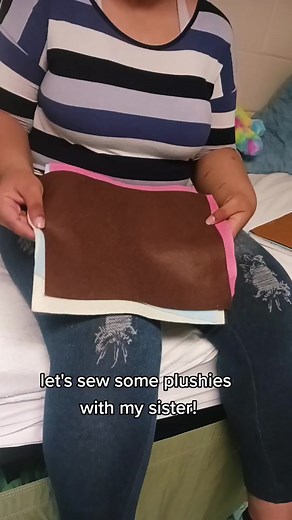 we both want to sew more stuff! sewing is so much better with friends! #teddybear #feltplushie #sewing #sewingdiy #diycraft #funcraft #handmadecraft #plushies #buffbear