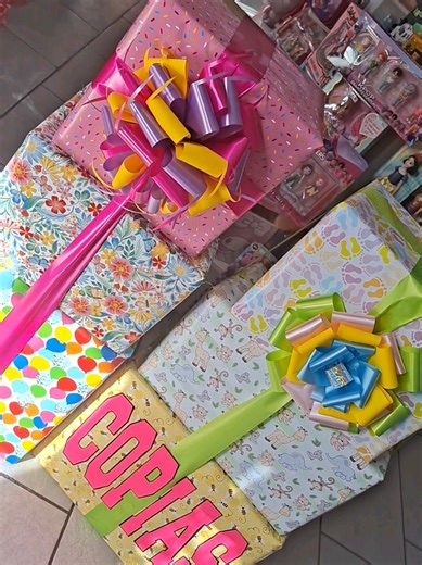 Envuelve tus regalos con papeles de Party Time
