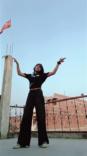 Trying " look at me" challenge 😉 #dance #ytshorts #kpop #alldayproject #lookatme