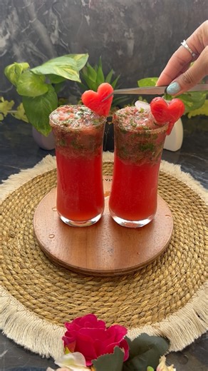Kashish Yadav 🧿👩‍🍳 on Instagram: "✨❤️ Watermelon Mojito ❤️✨ This refreshing mojito is prepared using fresh watermelon, mint, and lime. Also, it is naturally sweetened. Today I am going to share with you a watermelon mojito recipe. An amazing way to give a twist to fresh watermelons. For me, watermelon is one of the very few fruits that I never get bored of. . Ingredients:- Watermelon Lemon Mint leaves Chaat masala Powdered sugar Black salt Roasted cumin powder Ice cubes Sprite . Follow @foody