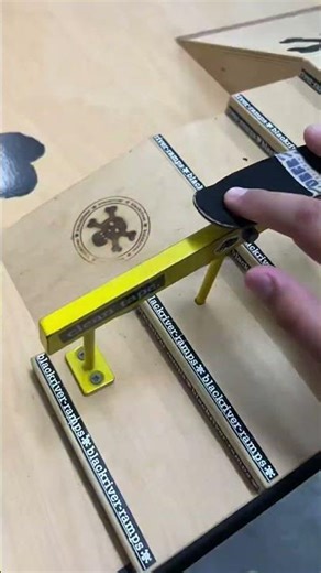 #fingerboarding at #radicalfingerboards #fingerboard #fingerskateboard