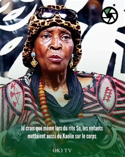 ⚪️🔴⚫️ 𝐍𝐓𝐈, 𝐔𝐍 𝐓𝐈𝐒𝐒𝐔 𝐐𝐔𝐈 𝐏𝐀𝐑𝐋𝐄 Au MUSEE Ethnographique et d'Histoire, Dr Thérèse Fouda, pharmacienne et promotrice du musée, nous révèle les motivations qui ont conduit à la création du tissu Nti. Elle y évoque sa généalogie Ewondo, du clan Tsung-Mballa et Benë de Nloaŋ Ayat (Nyong-et-So), et explique comment le tissu Nti s’inspire de l’Abbia, considérée comme l’écriture des peuples de la forêt. Les rayures caractéristiques de l’Abbia ont été transposées dans le tissu, à traver