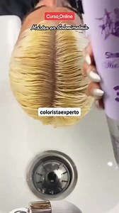 😃Shampo Matizador con nuestro curso de COLORISTA EXPERTO😍 💆🏻‍♀️✂️@coloristaexpertoficial 👈 Siguenos para más tips para ser un experto en color, keratina y cuidados del cabello 💇🏻‍♂️ Para más tips 👇👇👇 @coloristaexpertoficial @coloristaexpertoficial @coloristaexpertoficial Inscríbete aquí 👇👇👇👇 https://colorista.pro/ #colorista #estilista #cabello #emprendimeinto #loreal #tintes #peluqueria #capilar #coloristausa #viral #colordepelo #estetica Créditos tik tok balayage_deluxe | Coloris
