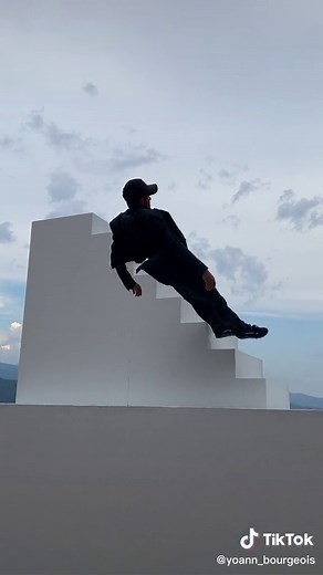 #yoannbourgeois #patrickwatson #stairs #trampoline #dancechallenge #danceawesome #dancer #acrobatics