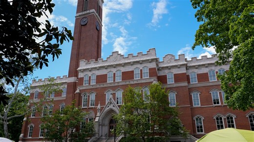 With no takers yet, White House meets with colleges still weighing an agreement with Trump