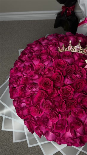 #OttawaFlorist #milabellaflowers #FreshFlowersOttawa #OttawaBouquets #200rosesbouquet