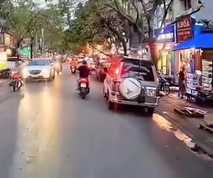 Bên ngoài bình yên, bên trong bão tố 😌 | Top Status