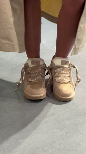 Stylish Ugg Lowmel Outfits in Sand