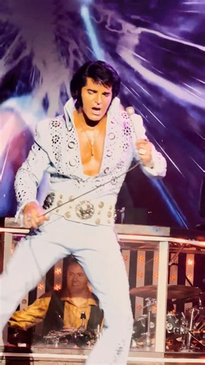 Chomp chomp⚡️🙌 #DeanZ #DeanZtheUltimateElvis #DeanZasElvis #eta #Elvis #ElvisTribute #PolkSaladAnnie #ClayCooperTheatre #Branson #BransonMO #BransonMissouri #BransonShows #liveentertainment #liveshows | Dean Z