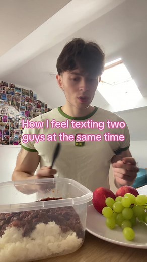 How to Text Two Guys at the Same Time Without Stress