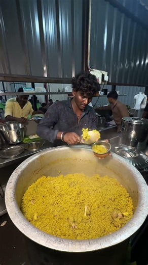 D Square Vlogs - 8Am Non veg breakfast spot in Hosur Erode Ammayi mess 078250 02006 Address PQ4V