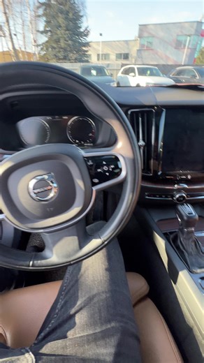 🚗 Volvo XC60 • 2019 • D5 • AWD • Automat 📍 Warszawa 📞 48 784 890 644 Komfortowy SUV klasy premium z napędem na cztery koła. Samochód dostępny na miejscu, zadbany i gotowy do jazdy. ⸻ 📌 Dane techniczne: • Rok: 2019 • Silnik: D5 Diesel – 235 KM • Skrzynia: Automatyczna • Napęd: AWD (4x4) • Przebieg: 132 000 km • Kolor: biały ⸻ 💎 Wyposażenie: • Dach panoramiczny • Skórzana tapicerka • Podgrzewane fotele przód i tył • Podgrzewana kierownica • Adaptacyjny tempomat (ACC) • Pilot Assist • Kamera c